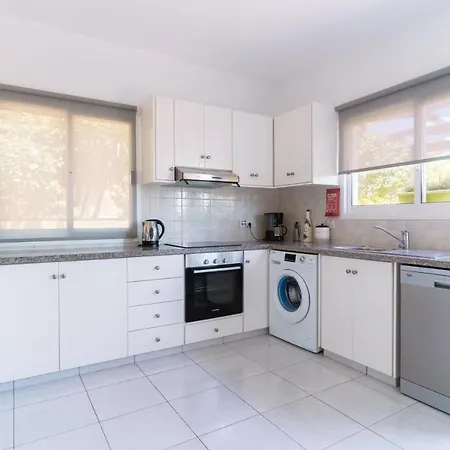 Diana's Heights By Prestige Bookings Ferienhaus Peyia